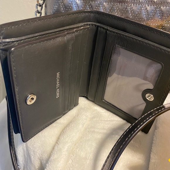 Michale Kors~ Pre Loved Domed crossbody and wallet - Picture 3 of 3